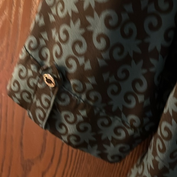 Dana Buchman black and forest green patterned top. Size Large. - Picture 4 of 9